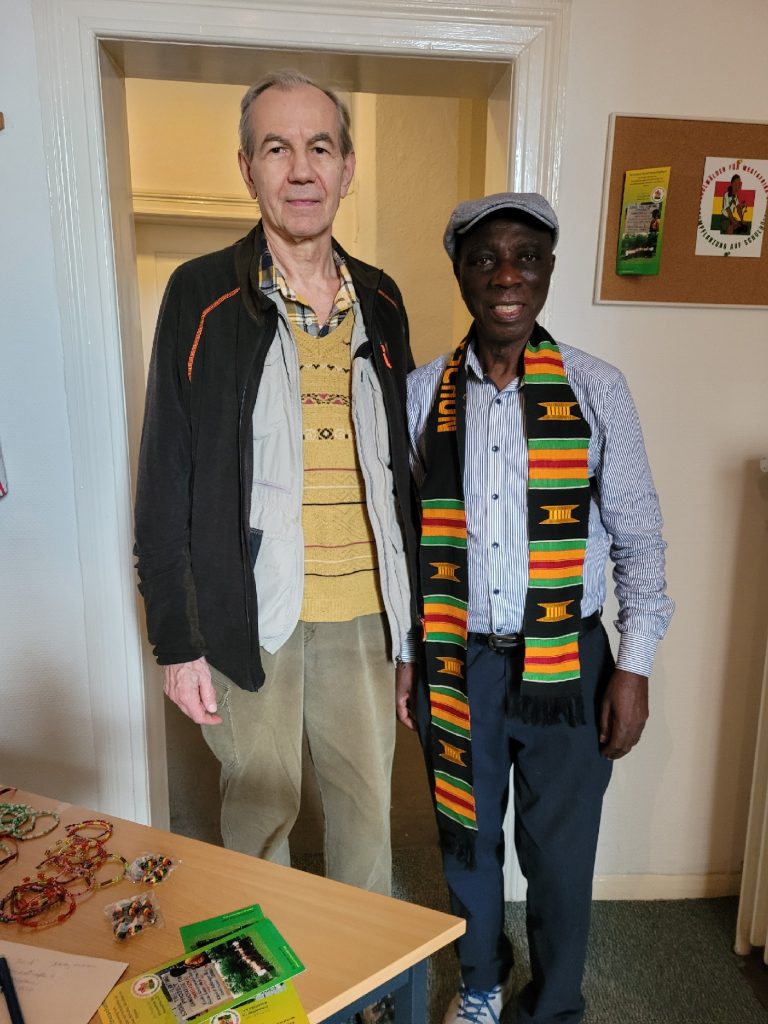 Solaranlagen unterstützen in Ghana mit den Schulwäldern für Westafrika Solaranlagen unterstützen in Ghana mit den Schulwäldern für Westafrika